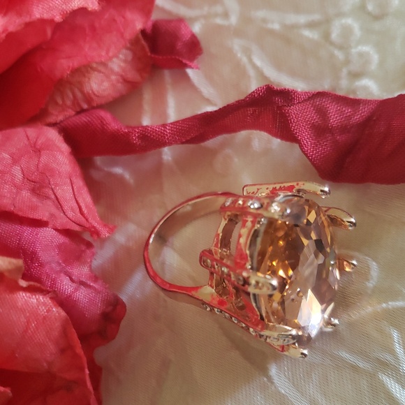 🌷NWOT, Fashion Ring - Picture 3 of 7